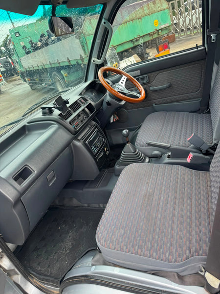 Silver 2001 Daihatsu Hijet 4x4 M/T kei truck, photo 10 of 11