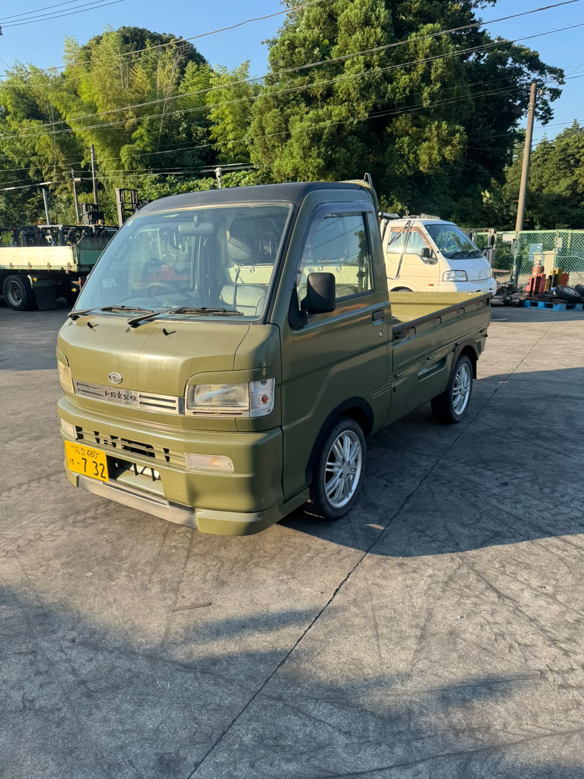 Army green 1999 Daihatsu Hijet 4x2 kei truck, photo 3 of 9