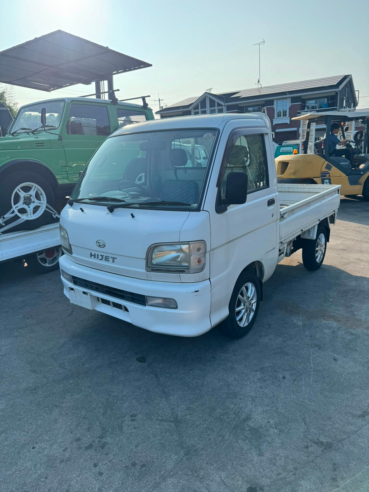 White 2001 Daihatsu Hijet 4x4 kei truck, photo 3 of 10