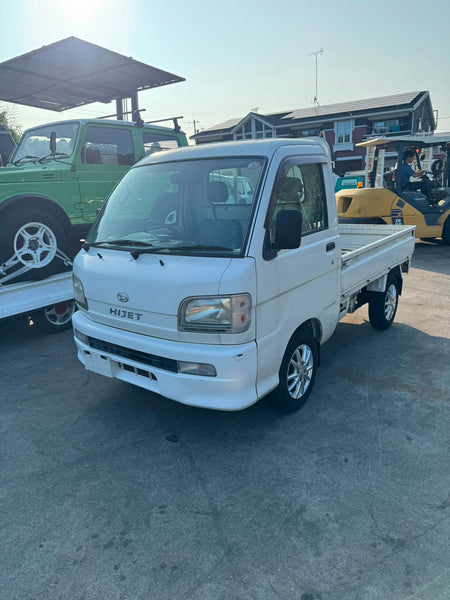 White 2001 Daihatsu Hijet 4x4 kei truck, photo 3 of 10