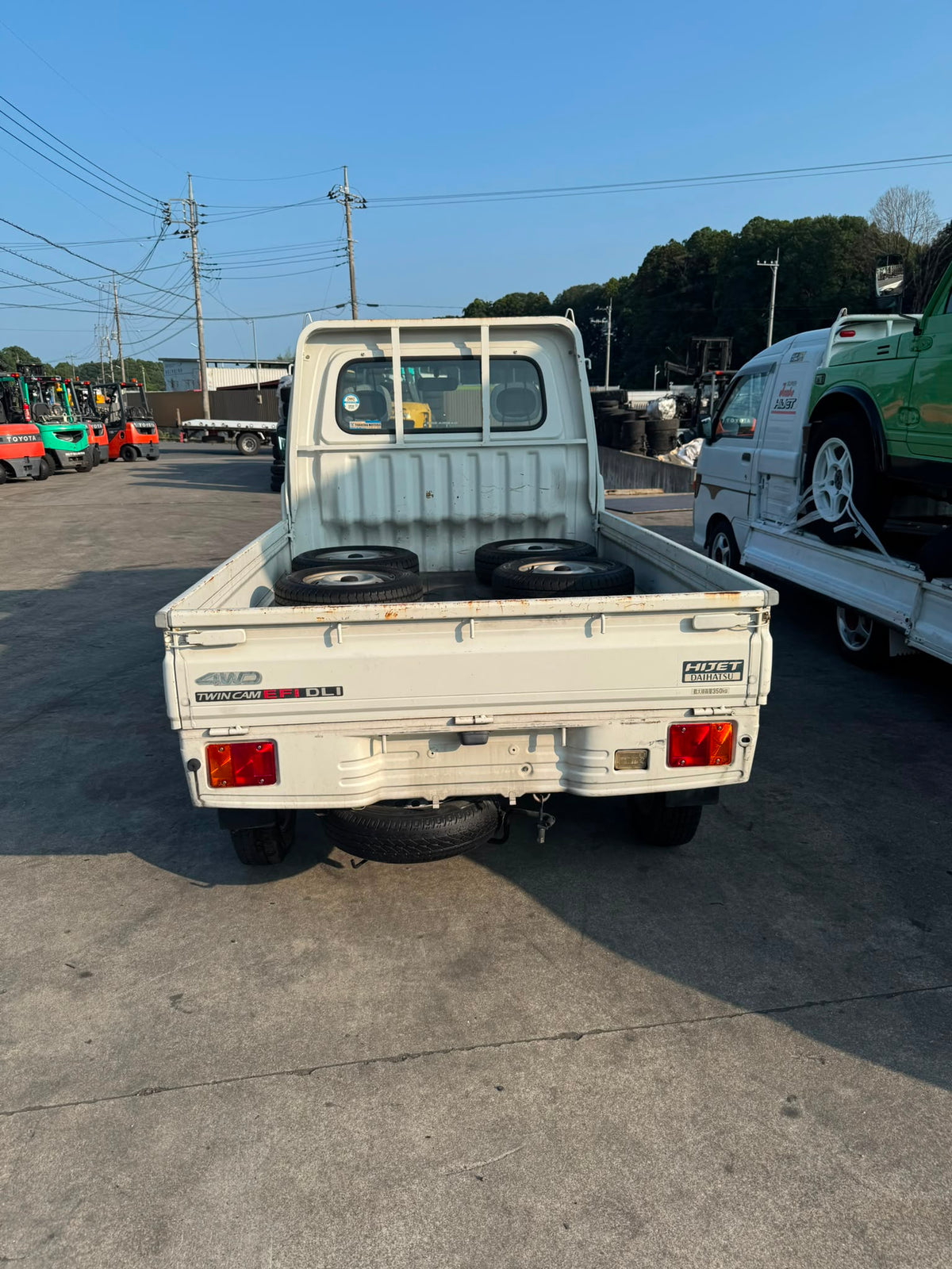 White 2001 Daihatsu Hijet 4x4 kei truck, photo 5 of 10