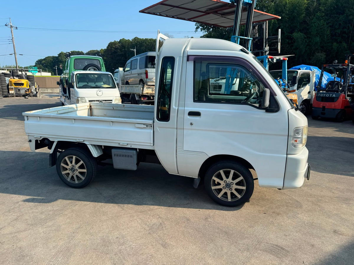 White 2000 Daihatsu Hijet Jumbo 4x4 M/T kei truck, photo 7 of 12
