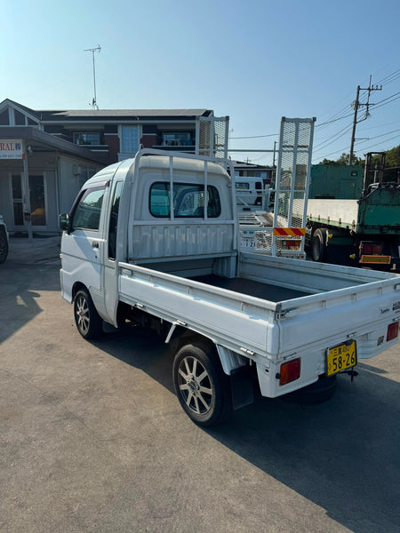 White 2000 Daihatsu Hijet Jumbo 4x4 M/T kei truck, photo 4 of 12