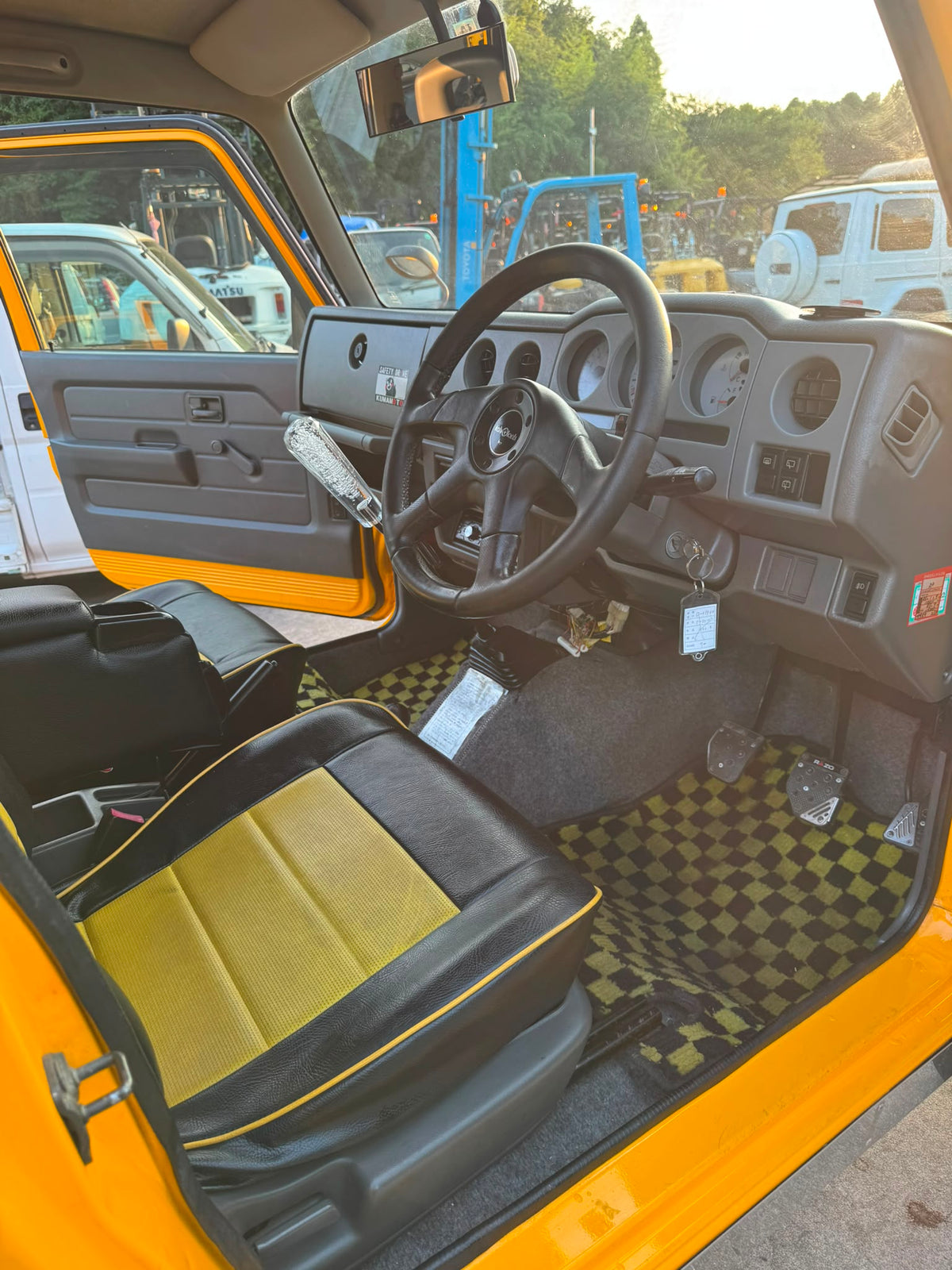 Yellow and black 1997 Suzuki Jimny Sierra 4x4 kei SUV, photo 7 of 11