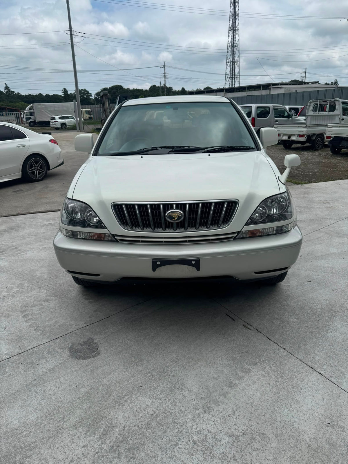 White 2001 Toyota Harrier 4WD SUV, photo 2 of 12