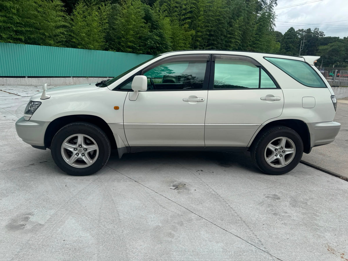 White 2001 Toyota Harrier 4WD SUV, photo 4 of 12