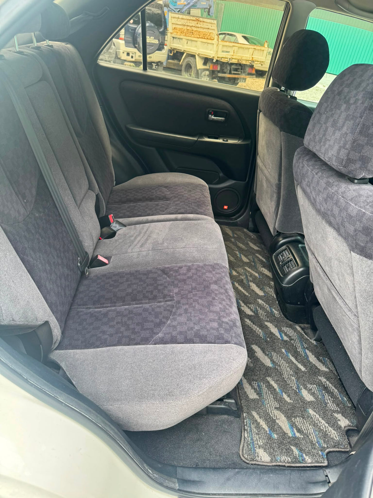 White 2001 Toyota Harrier 4WD SUV, photo 9 of 12