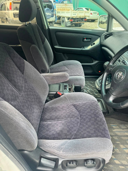 White 2001 Toyota Harrier 4WD SUV, photo 6 of 12