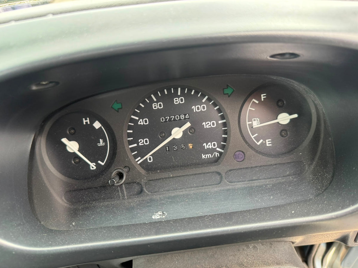 Light blue 1998 Daihatsu Hijet Van 4x2, photo 4 of 9
