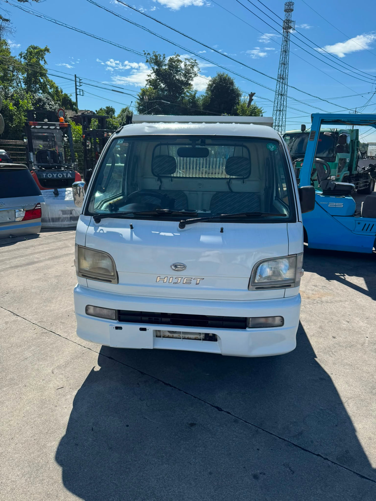 White 2000 Daihatsu Hijet Dump Truck 4x4, photo 2 of 8