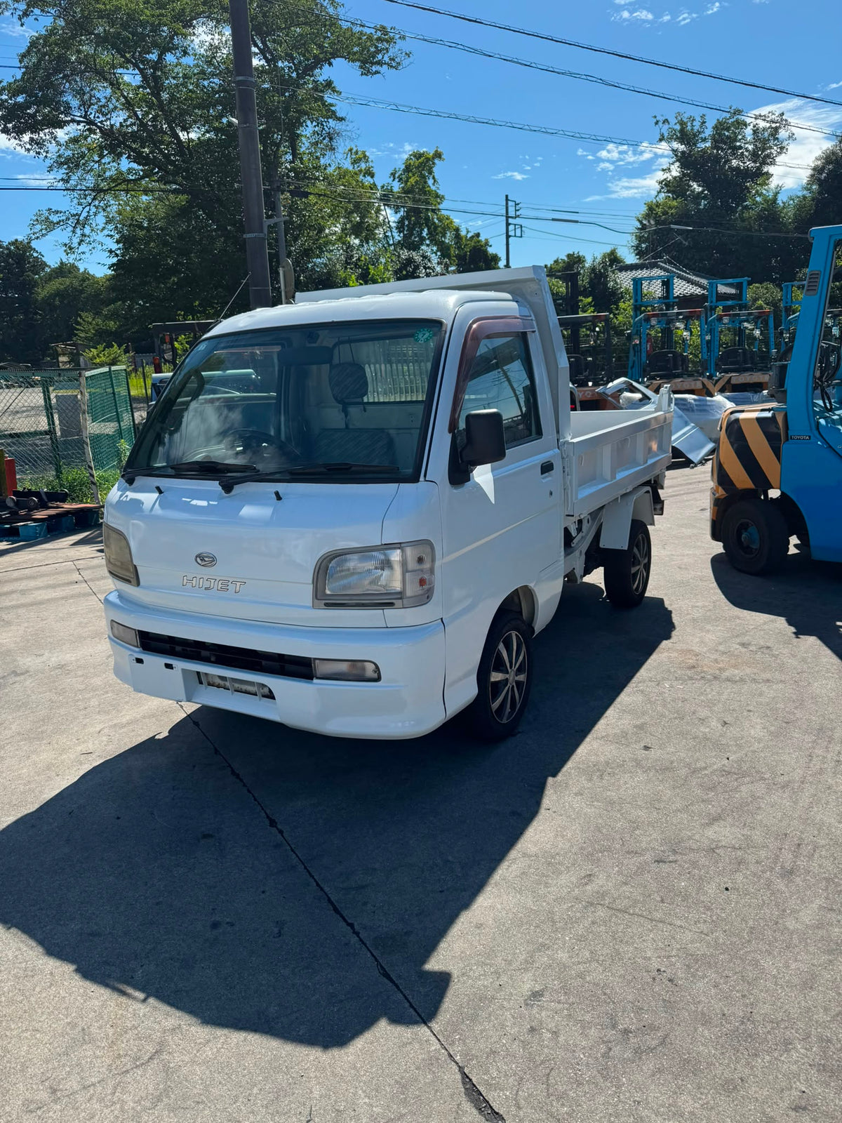 White 2000 Daihatsu Hijet Dump Truck 4x4, photo 3 of 8