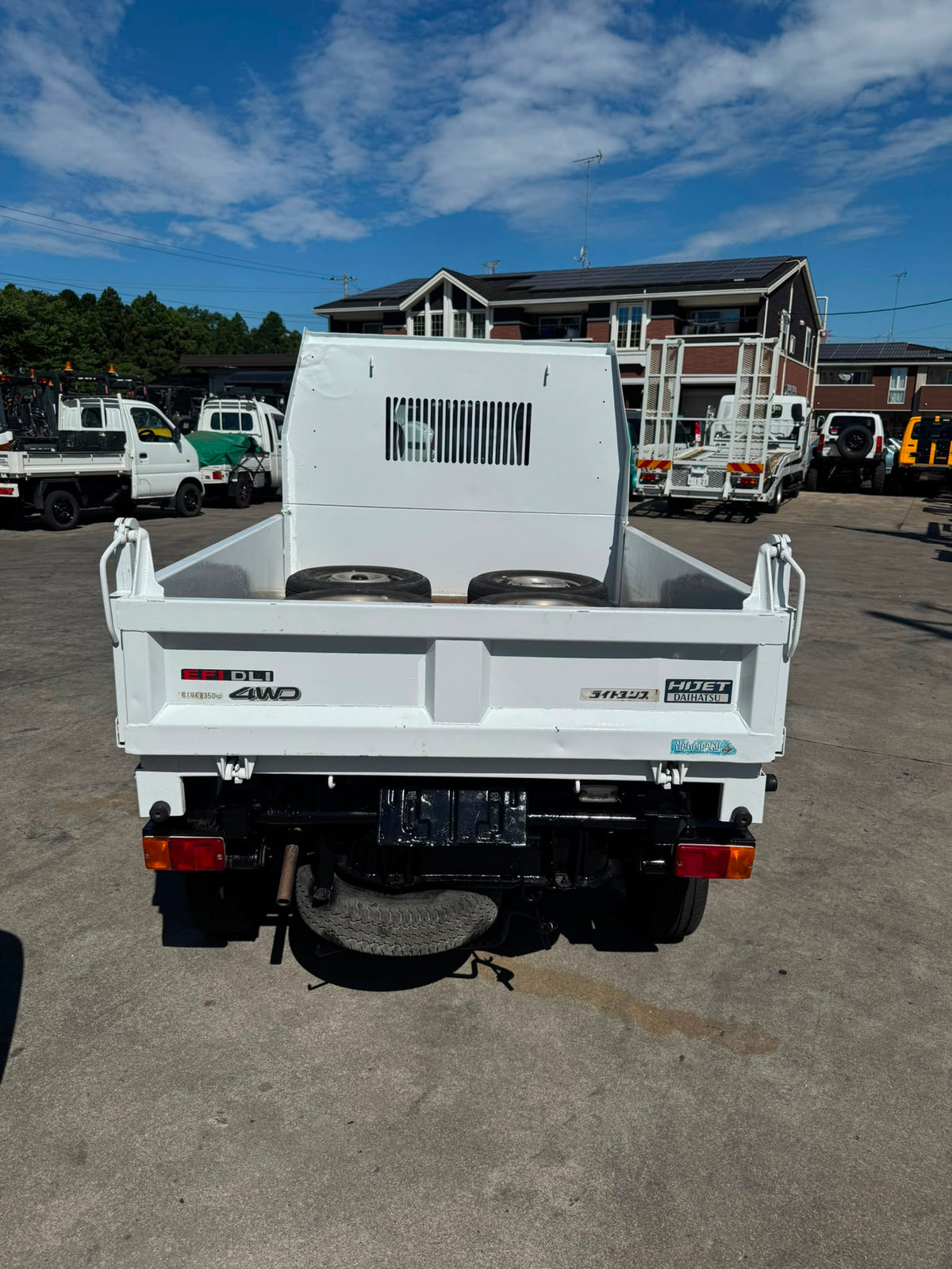 White 2000 Daihatsu Hijet Dump Truck 4x4, photo 5 of 8