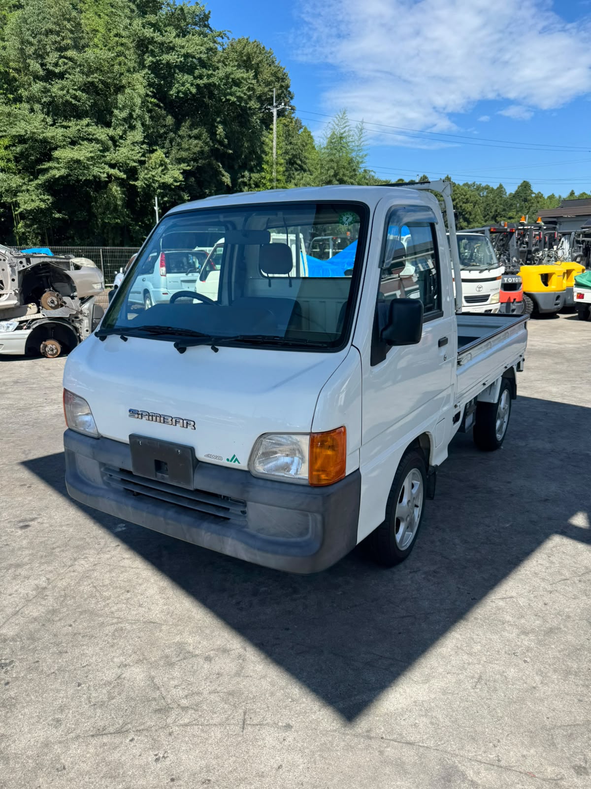 White 2000 Subaru Sambar 4x4 kei truck, photo 3 of 9