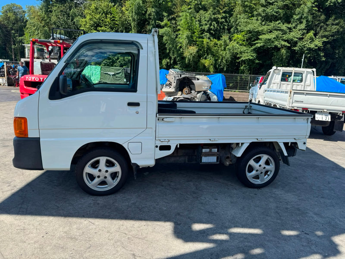 White 2000 Subaru Sambar 4x4 kei truck, photo 4 of 9