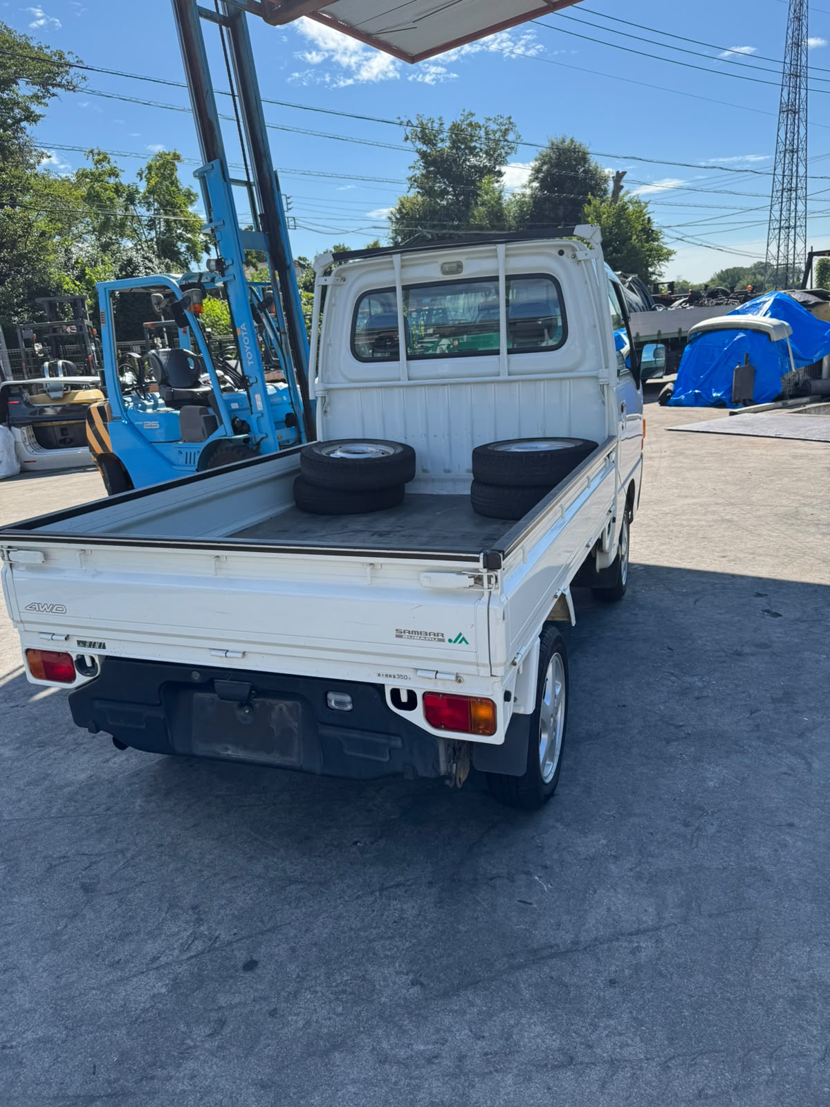 White 2000 Subaru Sambar 4x4 kei truck, photo 5 of 9