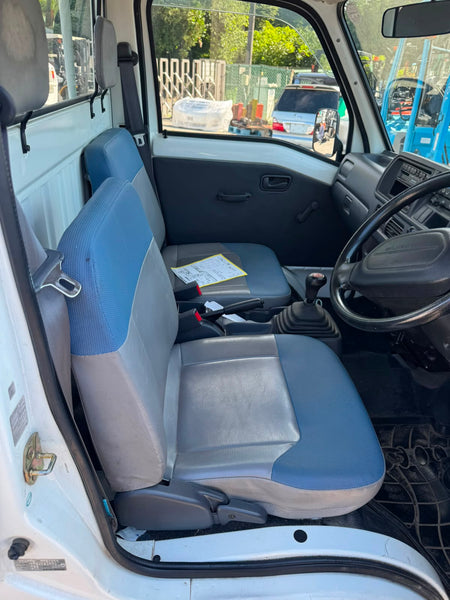 White 2000 Subaru Sambar 4x4 kei truck, photo 6 of 9