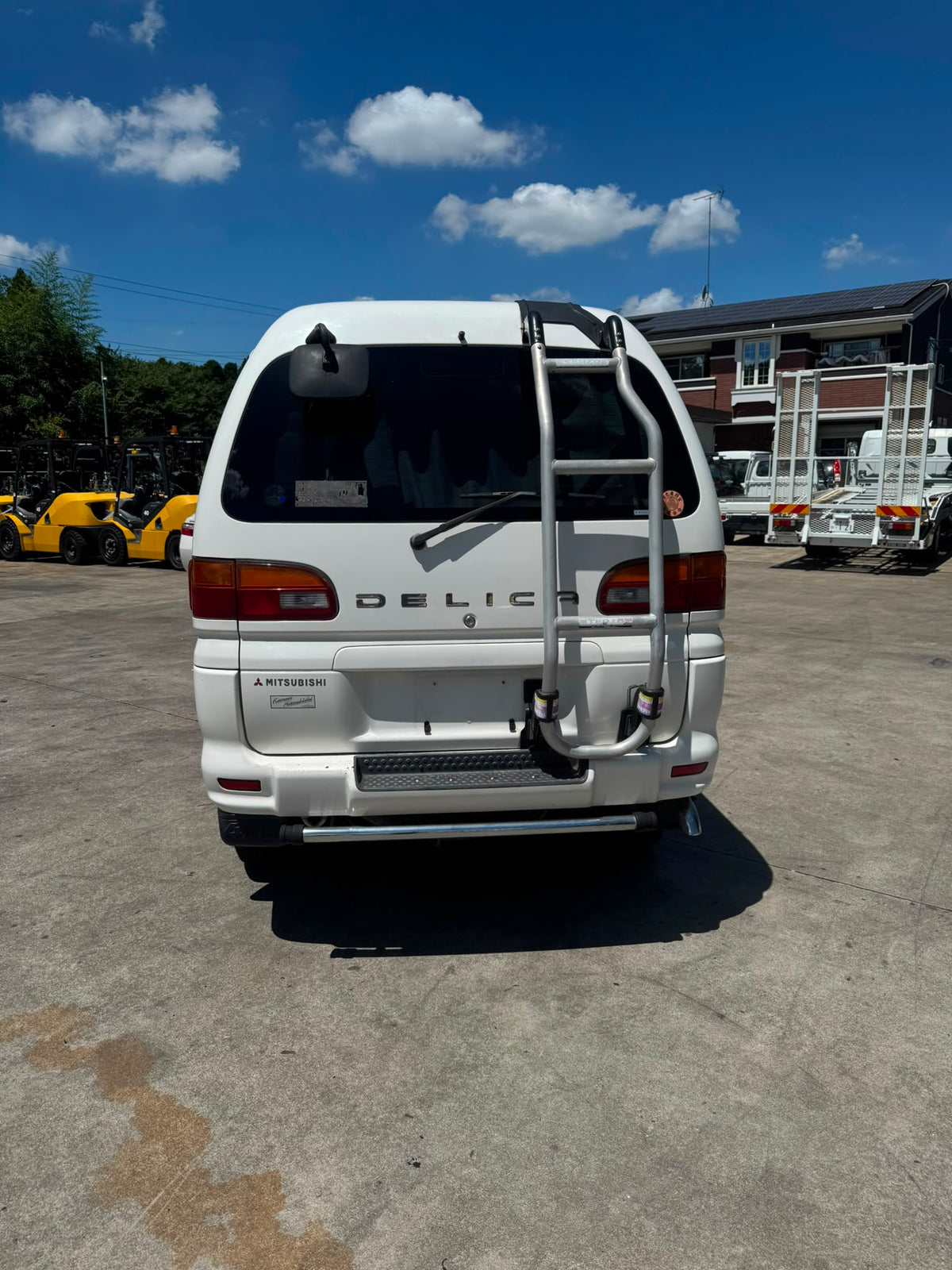 White 2000 Mitsubishi Delica Space Gear Chamonix 4WD van, photo 5 of 14