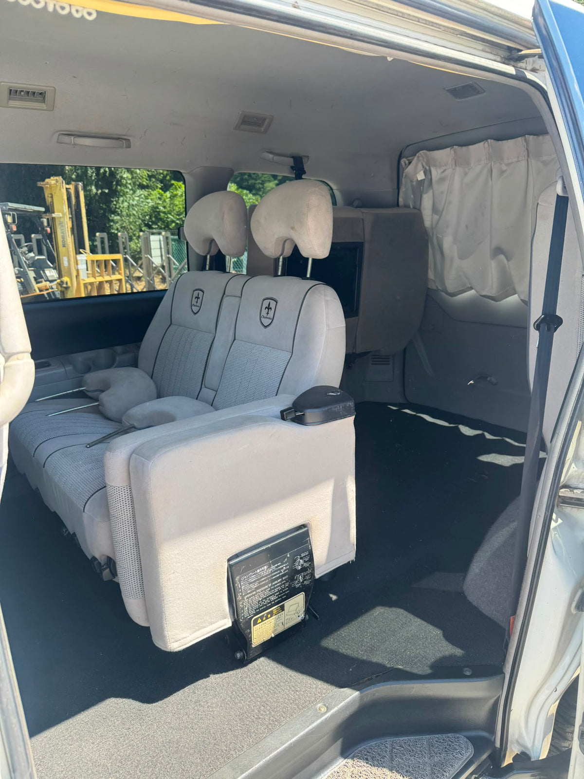 White 2000 Mitsubishi Delica Space Gear Chamonix 4WD van, photo 12 of 14
