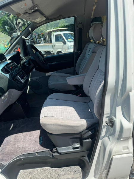 White 2000 Mitsubishi Delica Space Gear Chamonix 4WD van, photo 7 of 14
