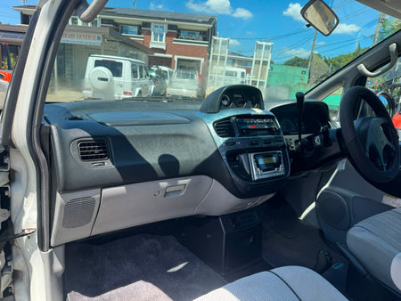 White 2000 Mitsubishi Delica Space Gear Chamonix 4WD van, photo 8 of 14