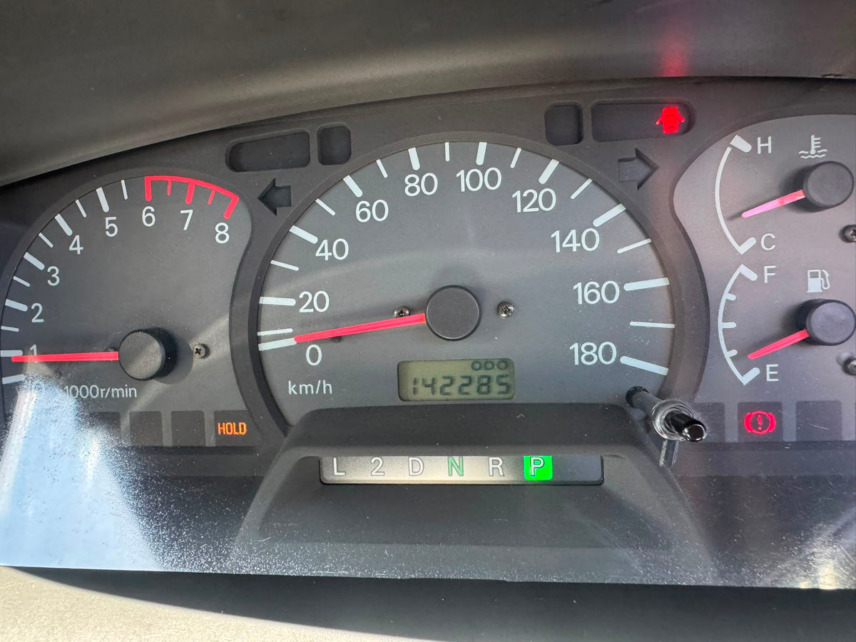 White 2000 Mitsubishi Delica Space Gear Chamonix 4WD van, photo 10 of 14