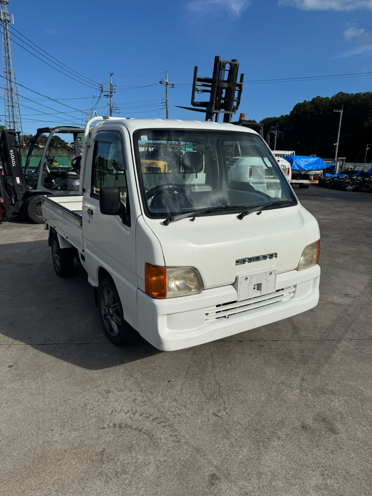 White 2001 Subaru Sambar 4x4 kei truck, photo 1 of 7