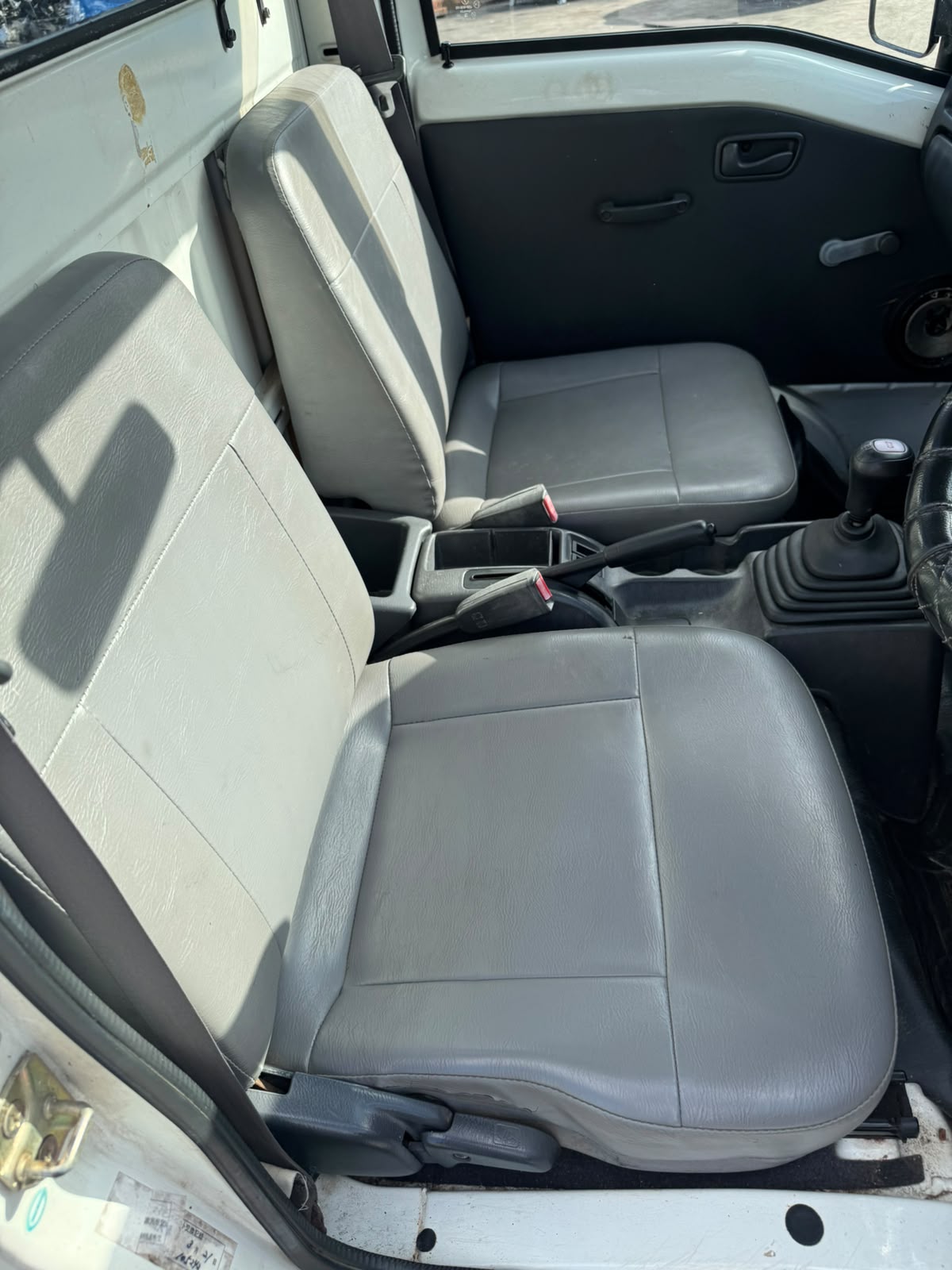 White 2001 Subaru Sambar 4x4 kei truck, photo 5 of 7