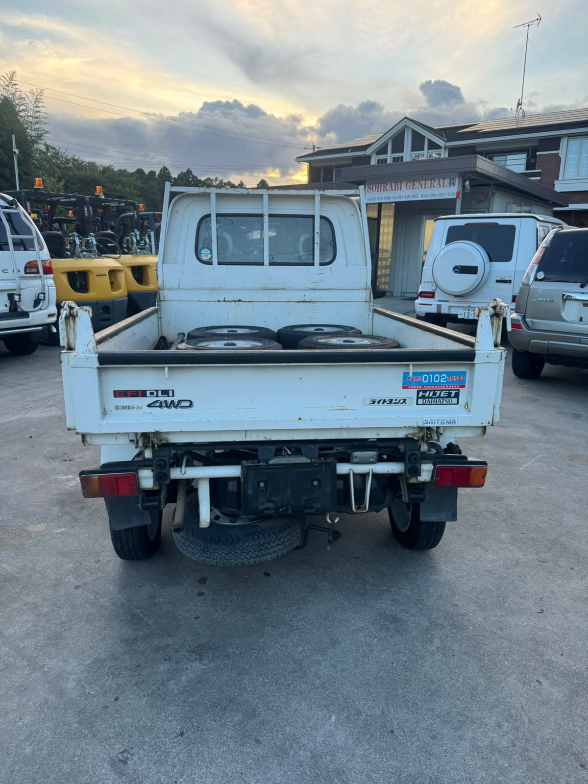 White 2000 Daihatsu Hijet Dump Truck 4x4, photo 4 of 11
