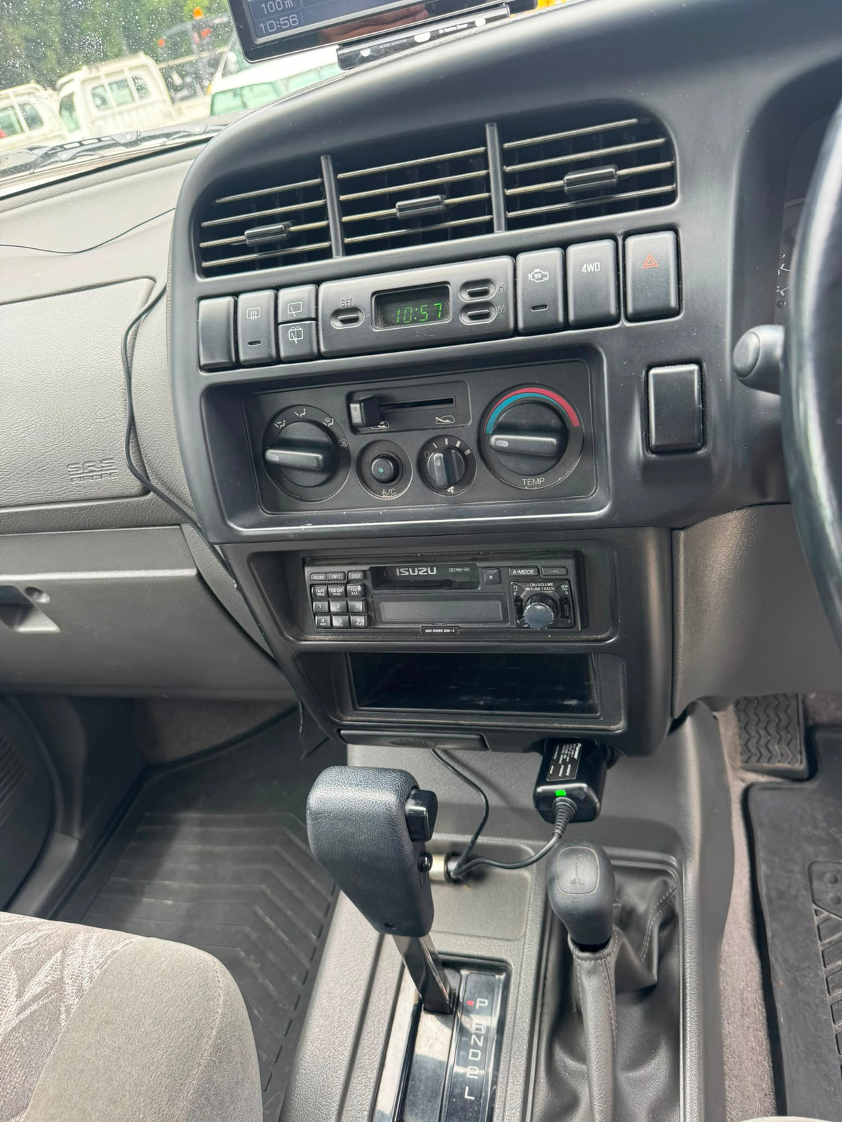 Blue and silver 2000 Isuzu Bighorn Diesel 4WD SUV, photo 9 of 12
