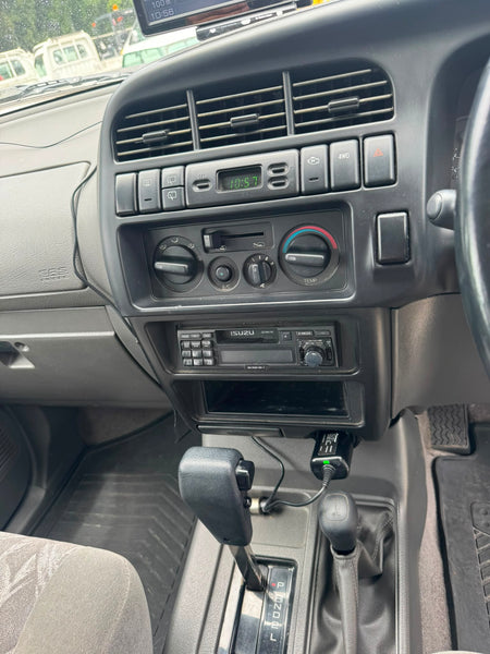 Blue and silver 2000 Isuzu Bighorn Diesel 4WD SUV, photo 9 of 12