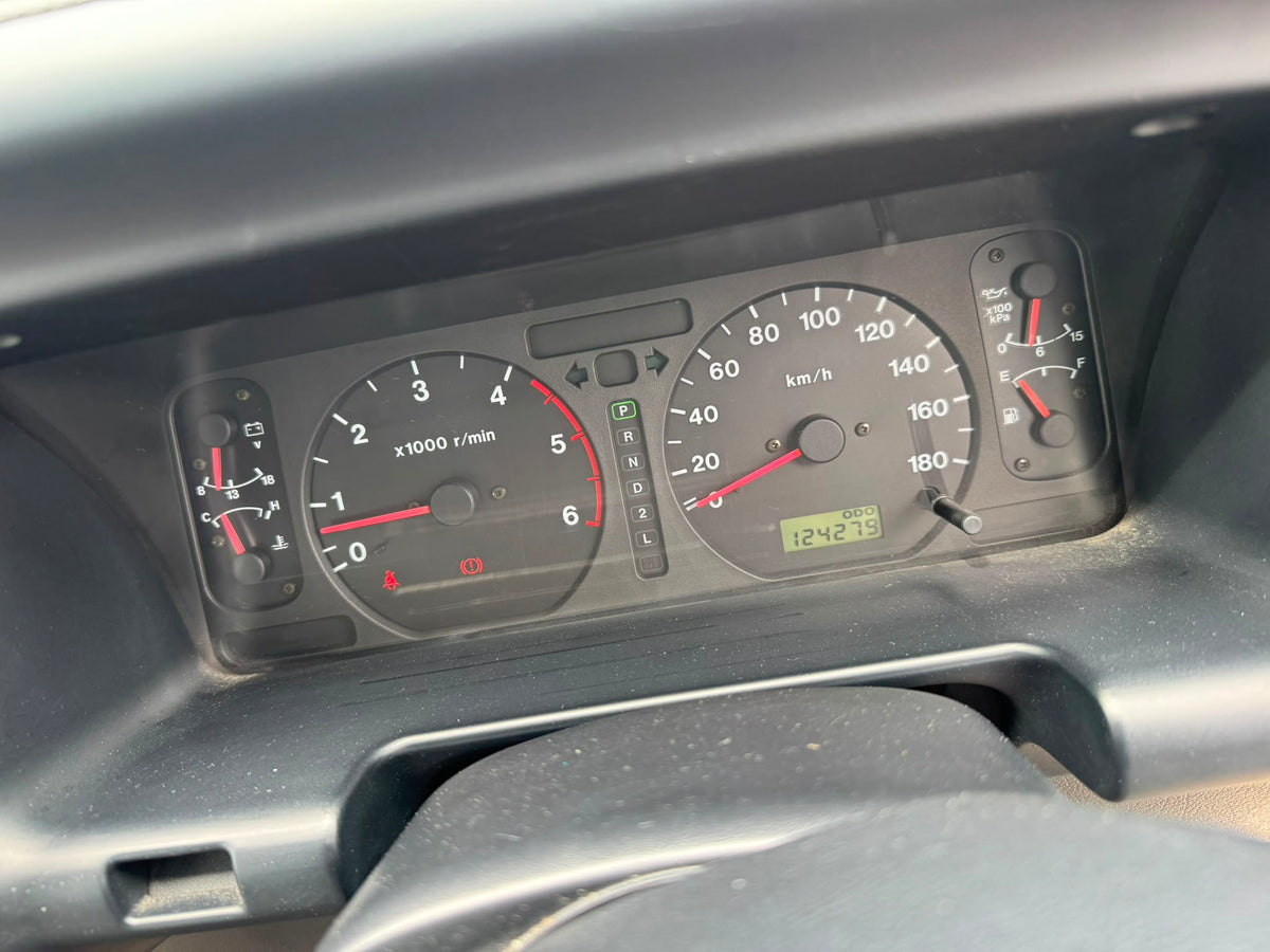 Blue and silver 2000 Isuzu Bighorn Diesel 4WD SUV, photo 10 of 12