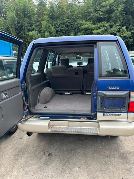 Blue and silver 2000 Isuzu Bighorn Diesel 4WD SUV, photo 6 of 12