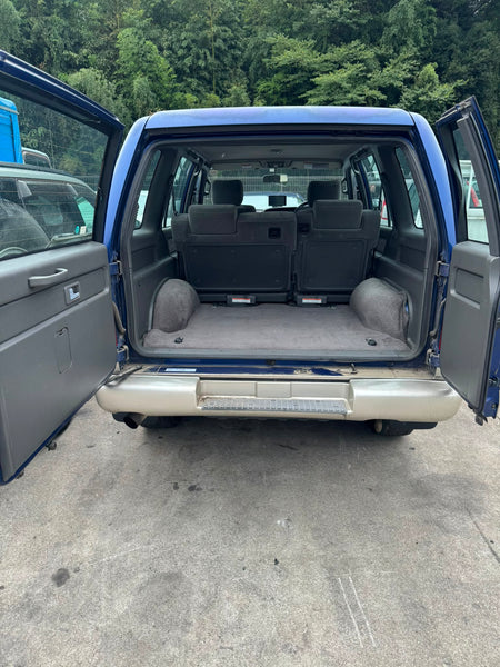 Blue and silver 2000 Isuzu Bighorn Diesel 4WD SUV, photo 7 of 12