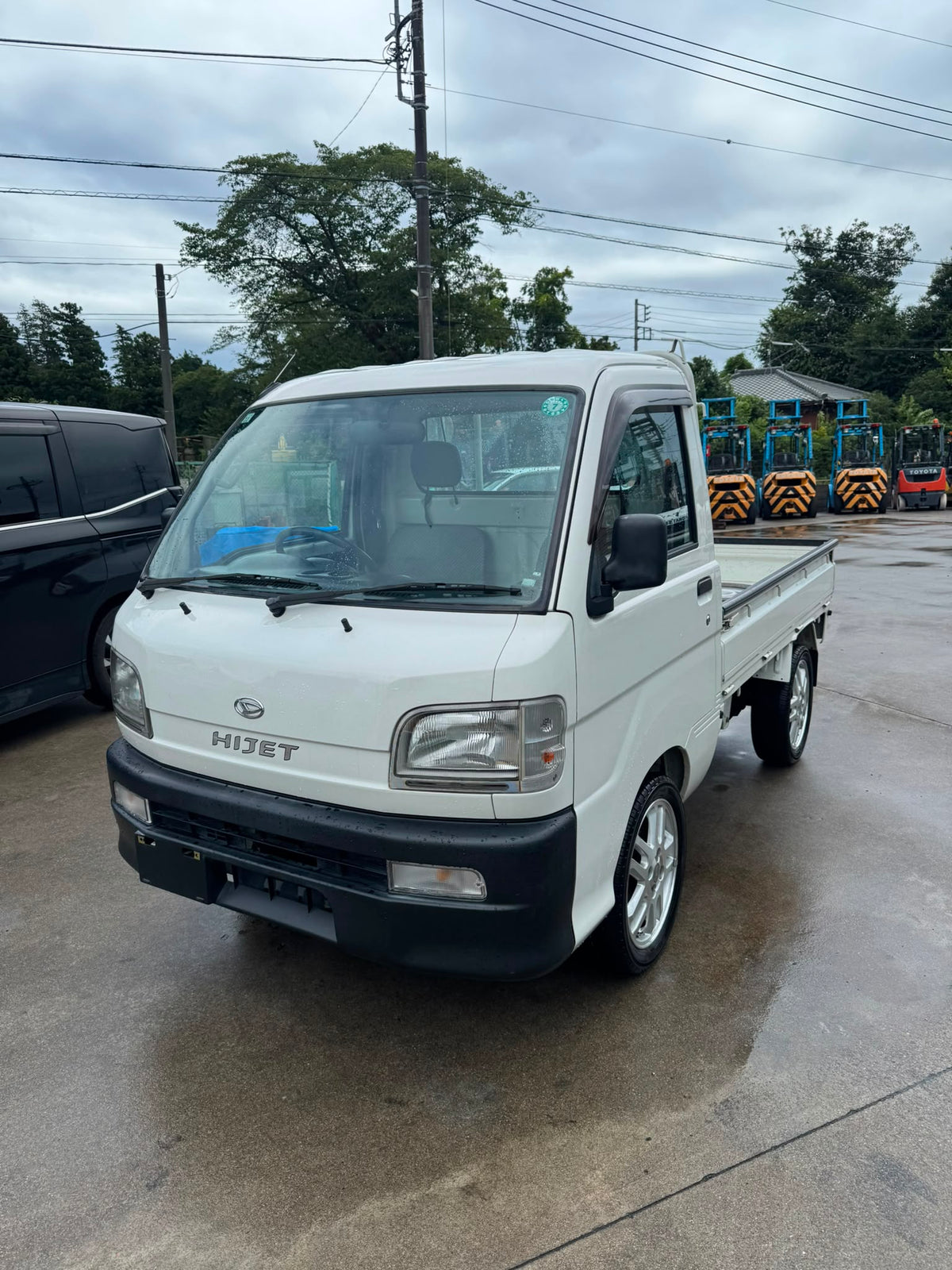 White 1999 Daihatsu Hijet 4x4 kei truck, photo 3 of 10