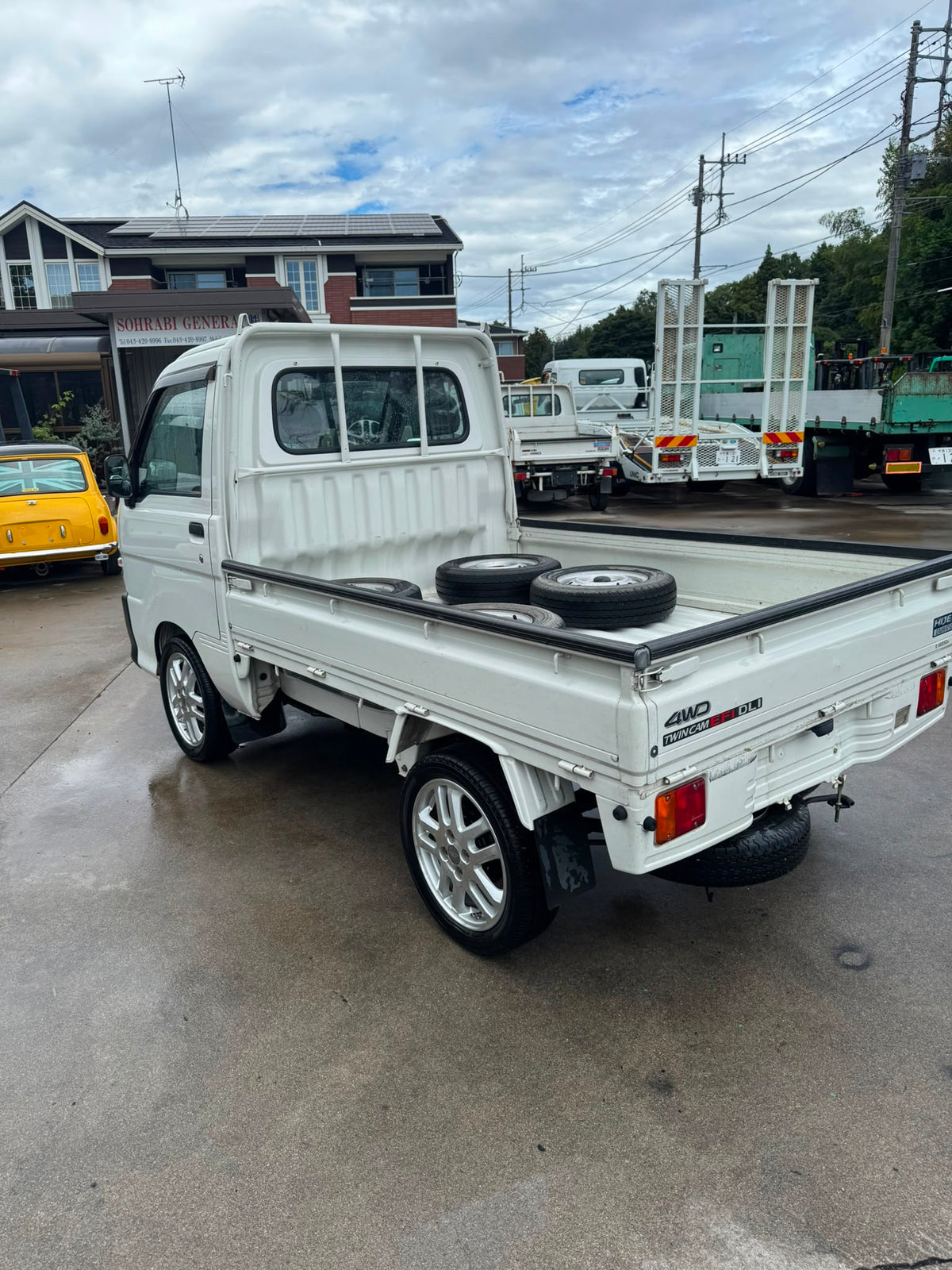 White 1999 Daihatsu Hijet 4x4 kei truck, photo 5 of 10