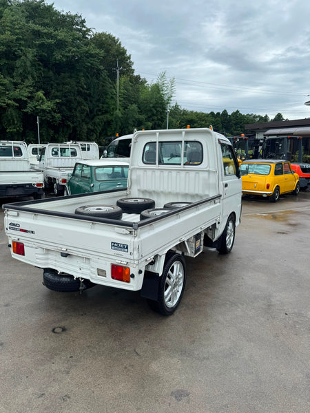 White 1999 Daihatsu Hijet 4x4 kei truck, photo 7 of 10