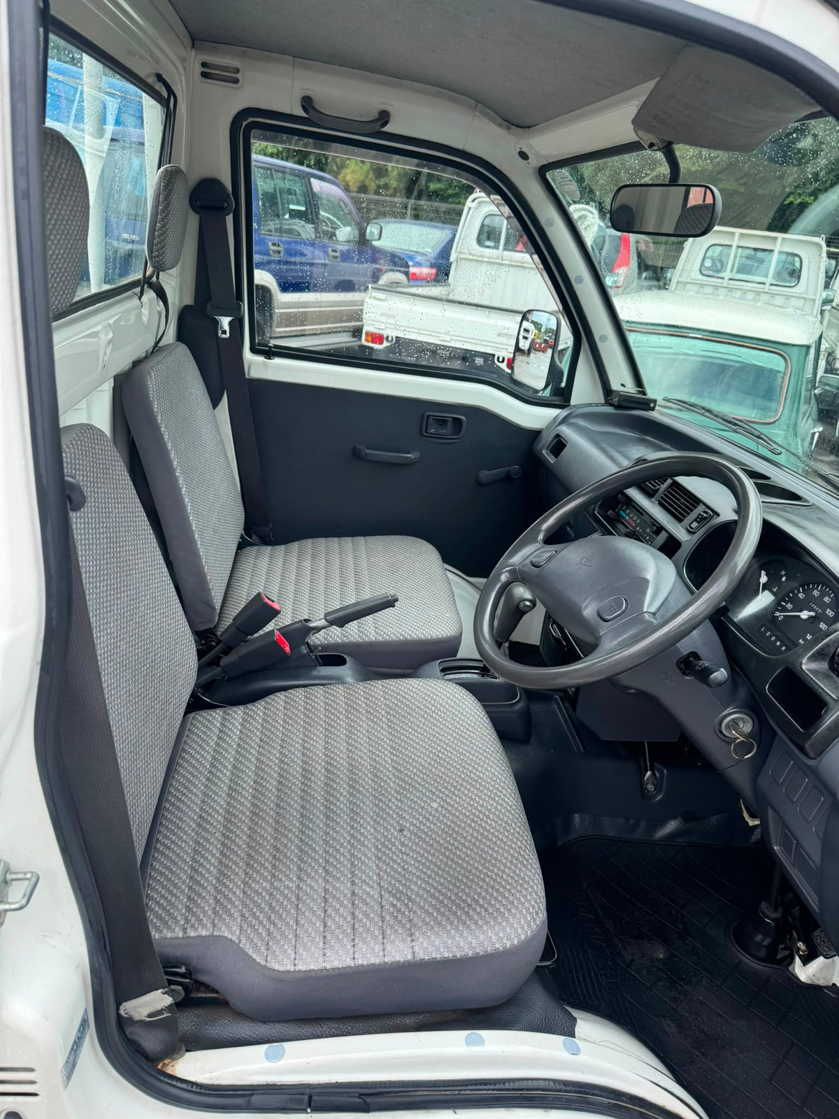 White 1999 Daihatsu Hijet 4x4 kei truck, photo 8 of 10