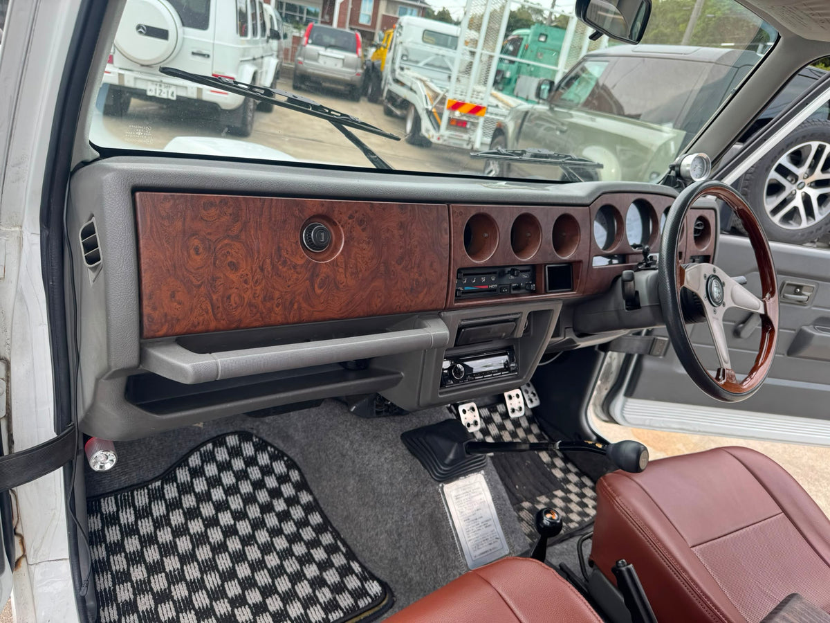 White 1997 Suzuki Jimny 4x4 kei SUV, photo 11 of 14