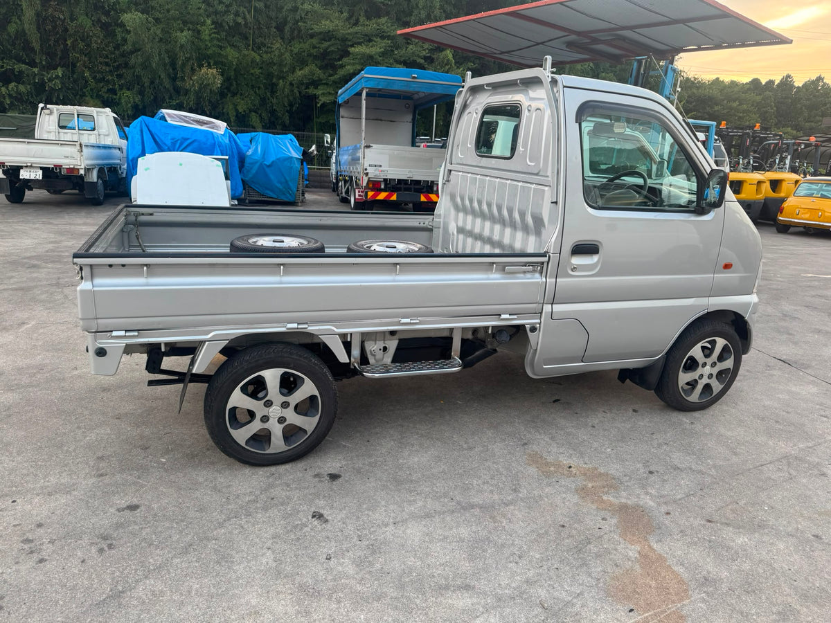 Silver 2000 Suzuki Carry 4x4 kei truck, photo 3 of 10
