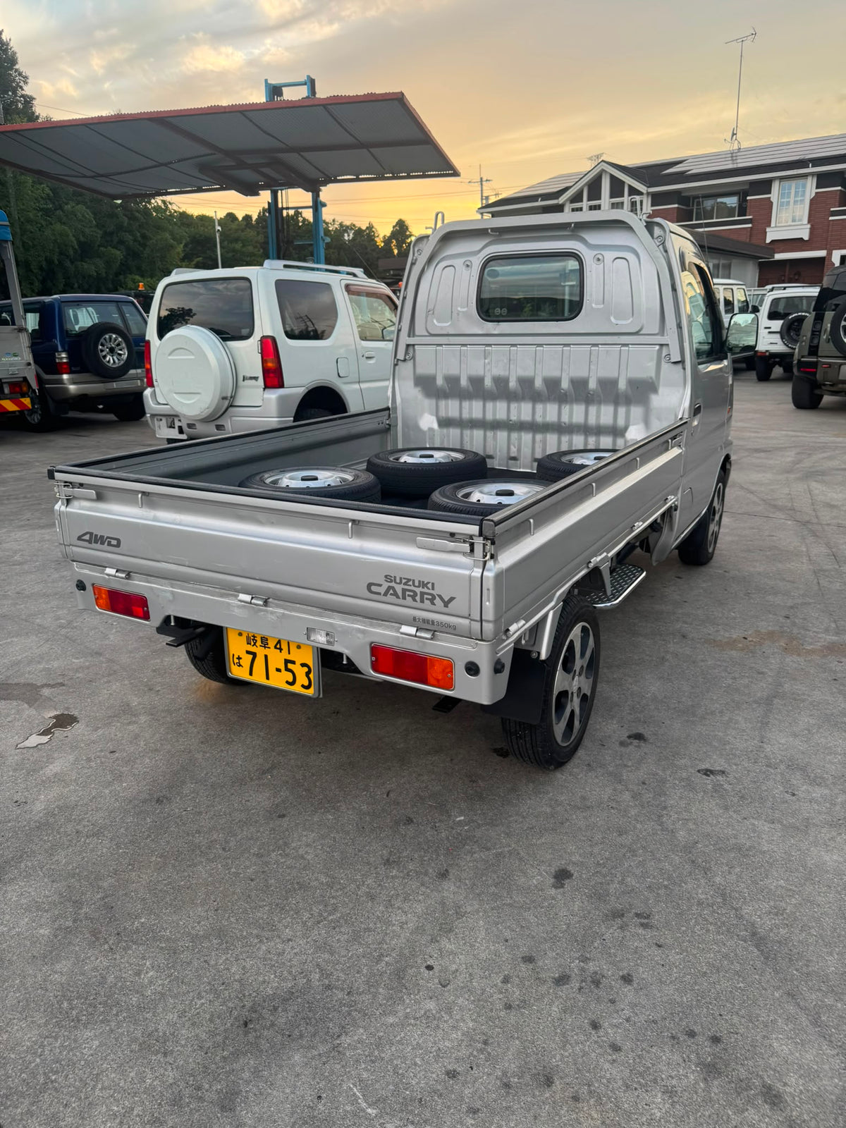 Silver 2000 Suzuki Carry 4x4 kei truck, photo 4 of 10