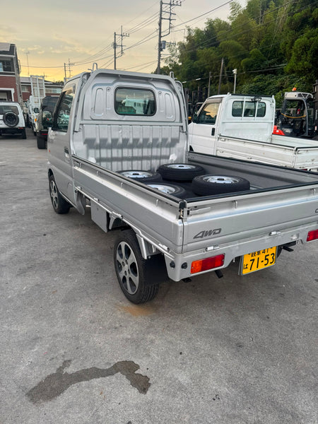 Silver 2000 Suzuki Carry 4x4 kei truck, photo 5 of 10