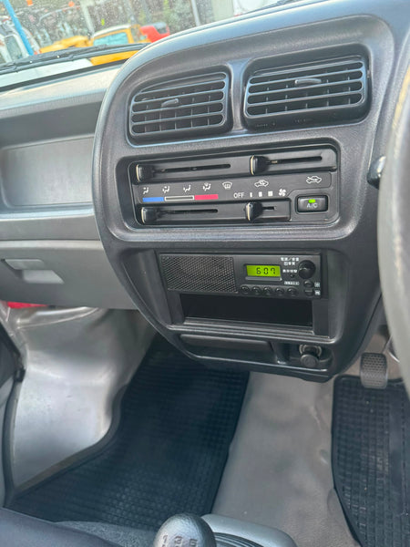 Silver 2000 Suzuki Carry 4x4 kei truck, photo 10 of 10