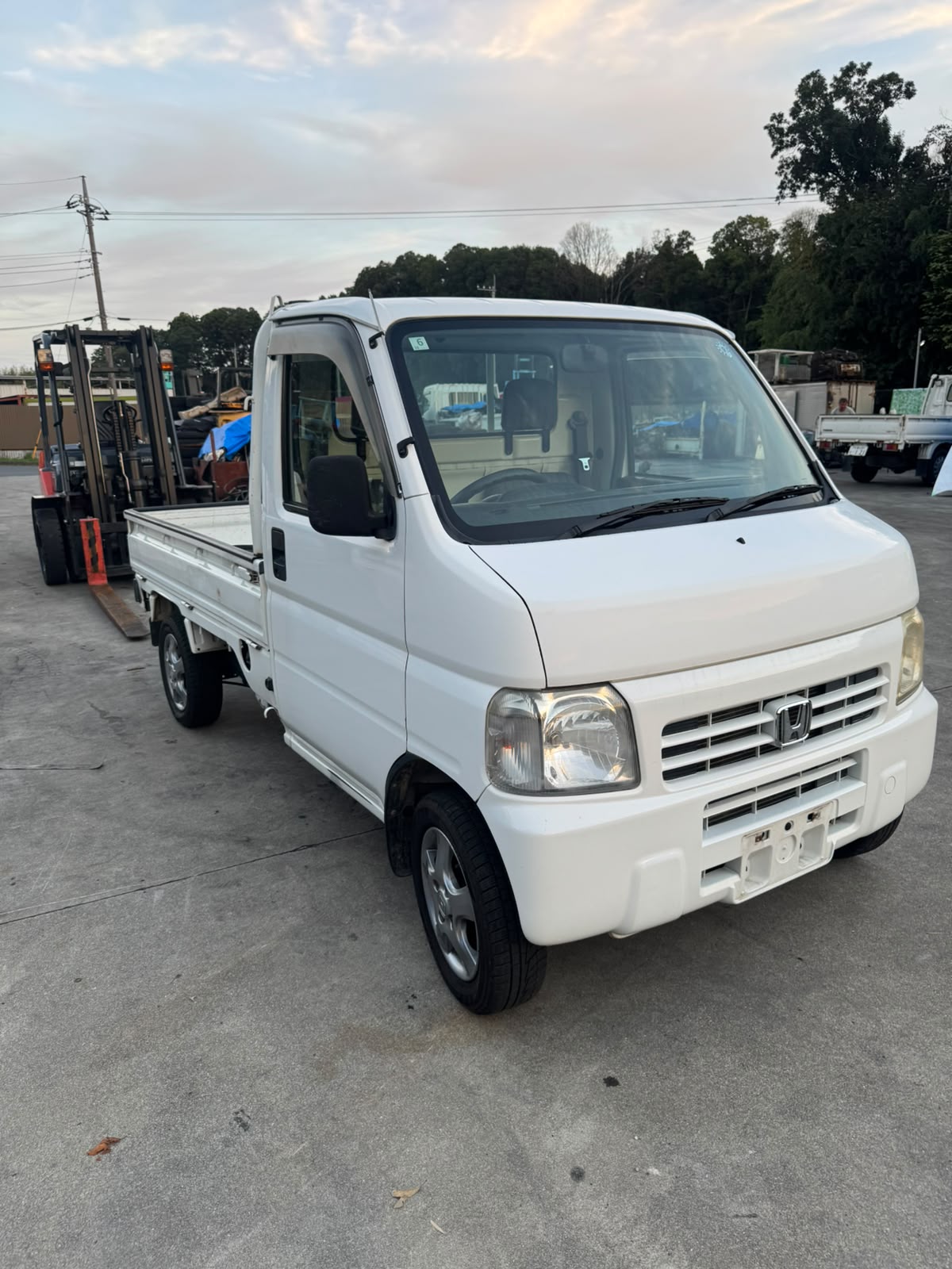 White 2000 Honda Acty 4x4 kei truck, photo 3 of 13