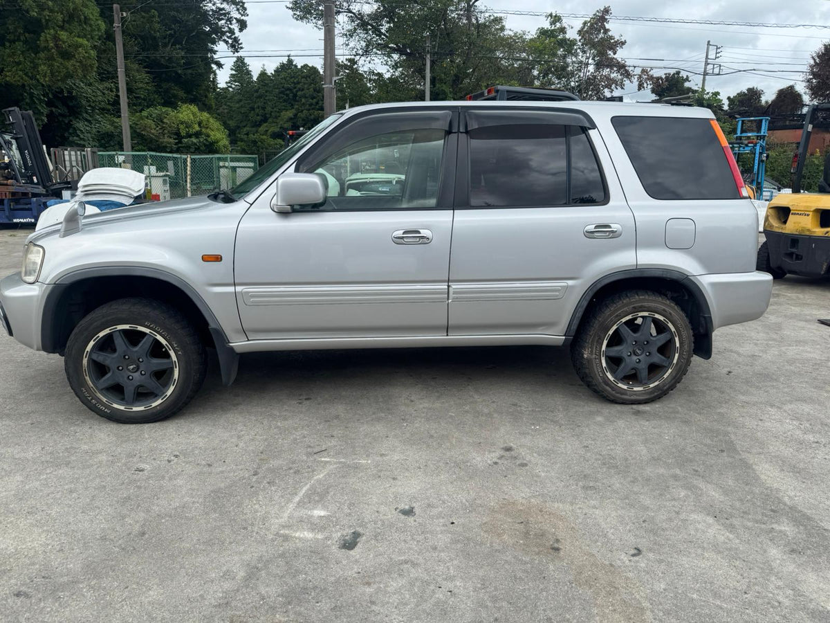 Silver 1999 Honda CR-V 4WD SUV, photo 4 of 13