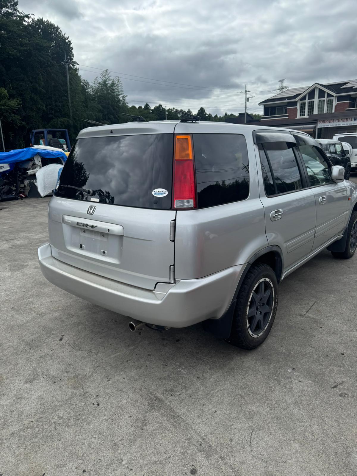 Silver 1999 Honda CR-V 4WD SUV, photo 7 of 13