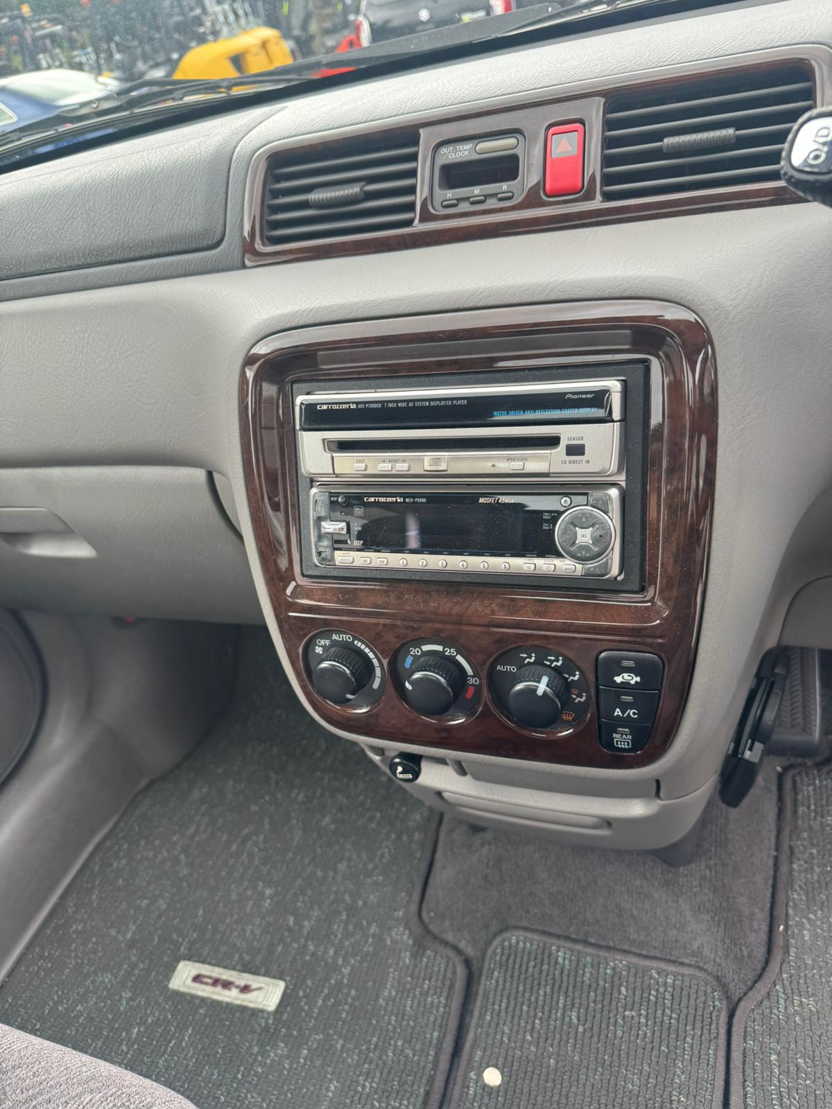 Silver 1999 Honda CR-V 4WD SUV, photo 10 of 13