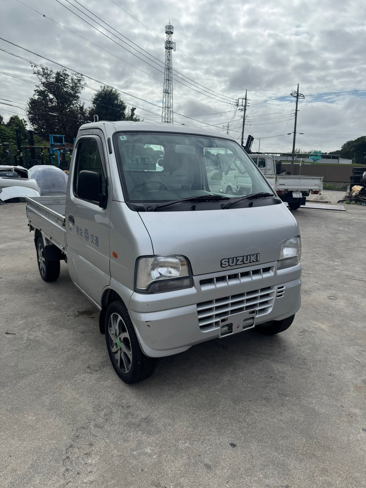 Silver 2001 Suzuki Carry 4x4 kei truck