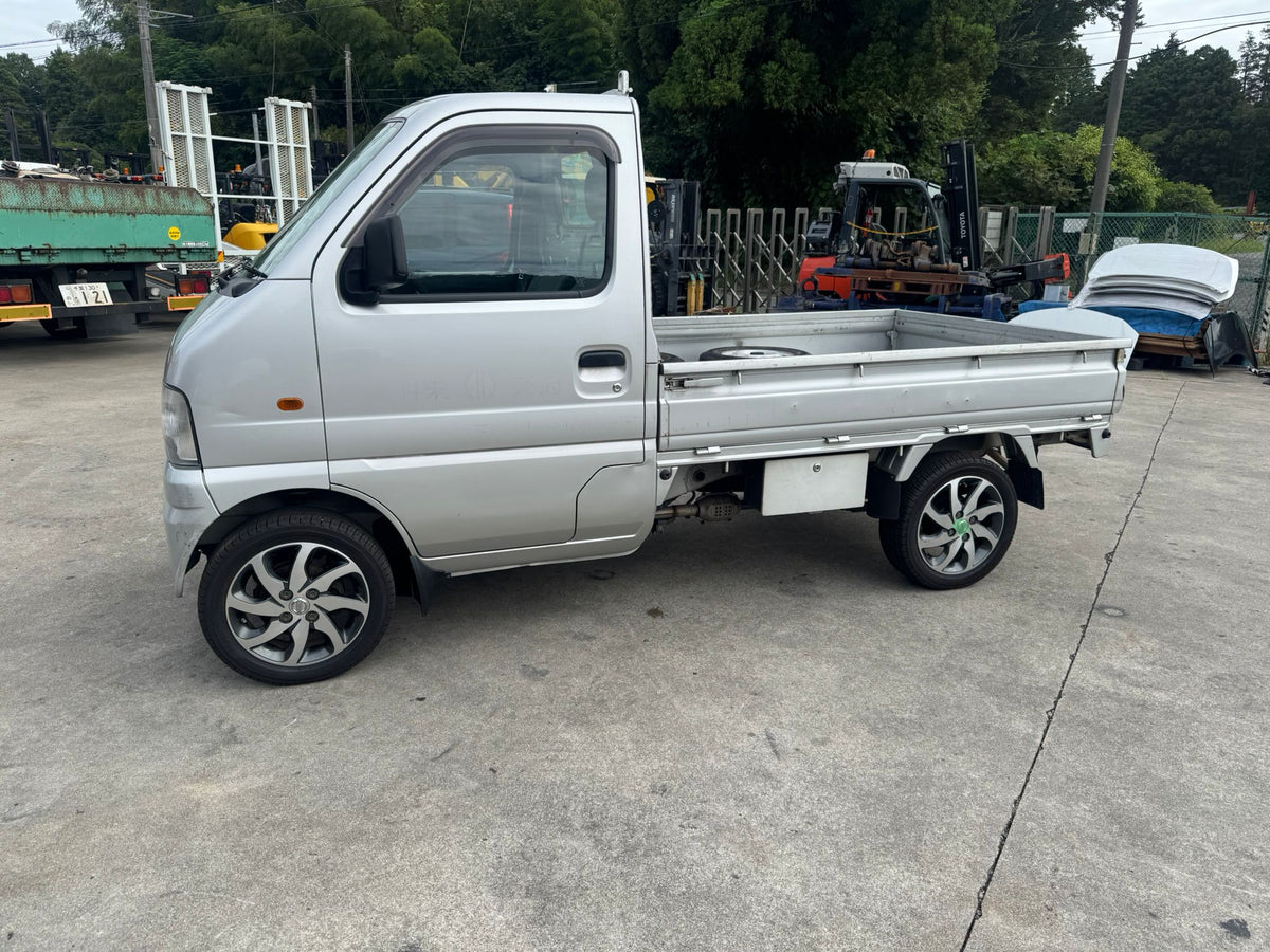 Silver 2001 Suzuki Carry 4x4 kei truck, photo 4 of 12