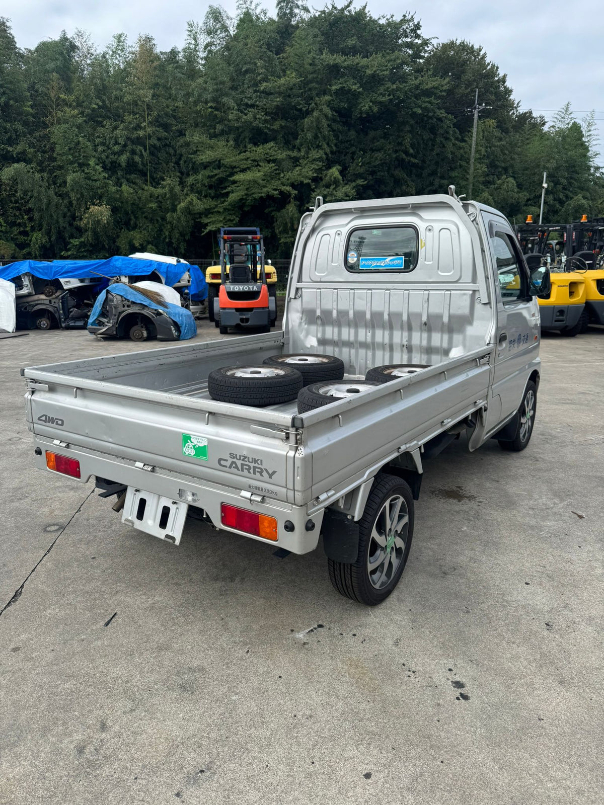 Silver 2001 Suzuki Carry 4x4 kei truck, photo 7 of 12
