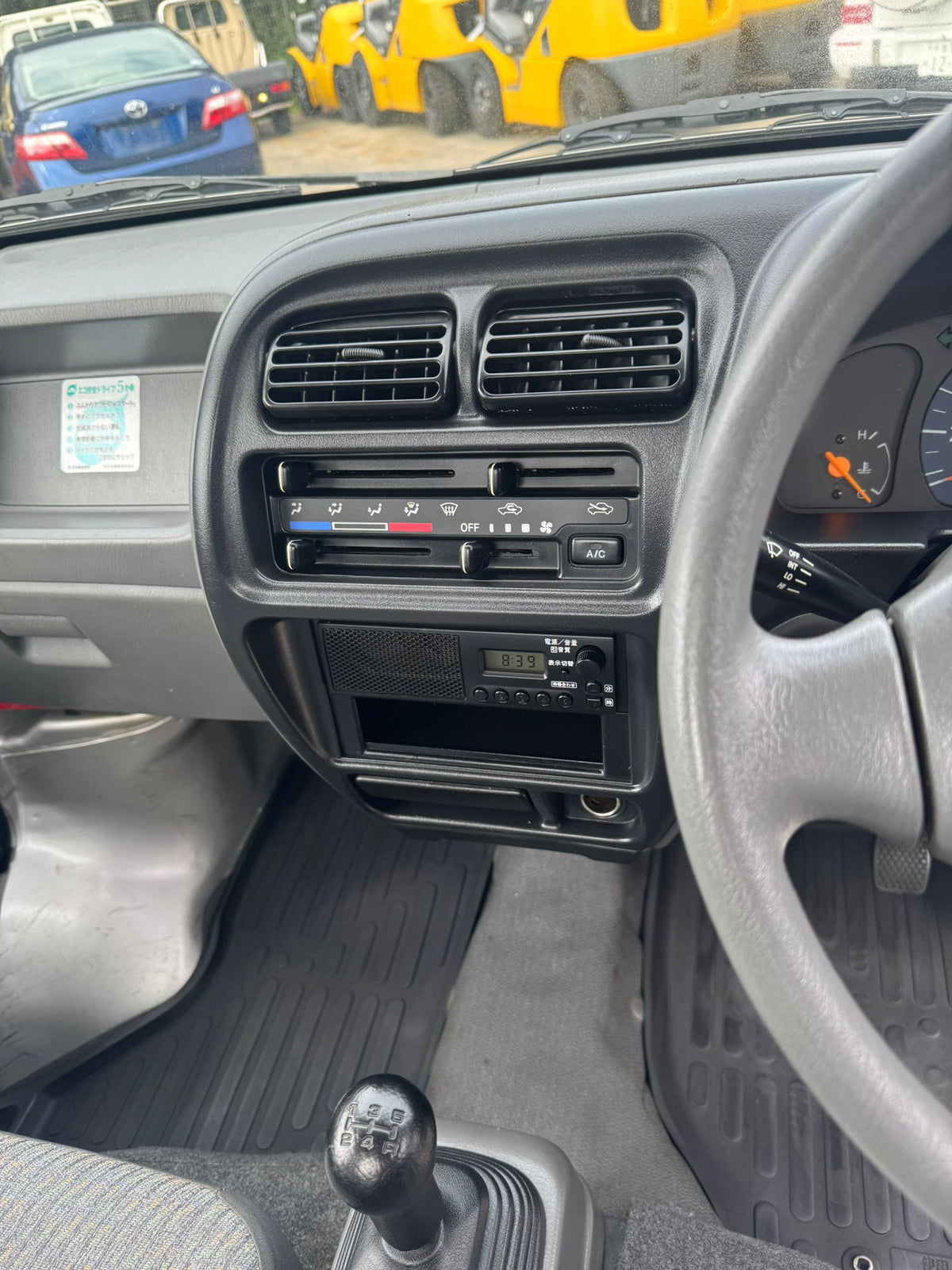 Silver 2001 Suzuki Carry 4x4 kei truck, photo 10 of 12
